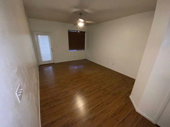 Building Photo - COZY CONDO IN GATED COMMUNITY WITH CLUBHOU...