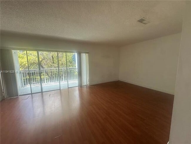 Building Photo - 9375 Fontainebleau Blvd