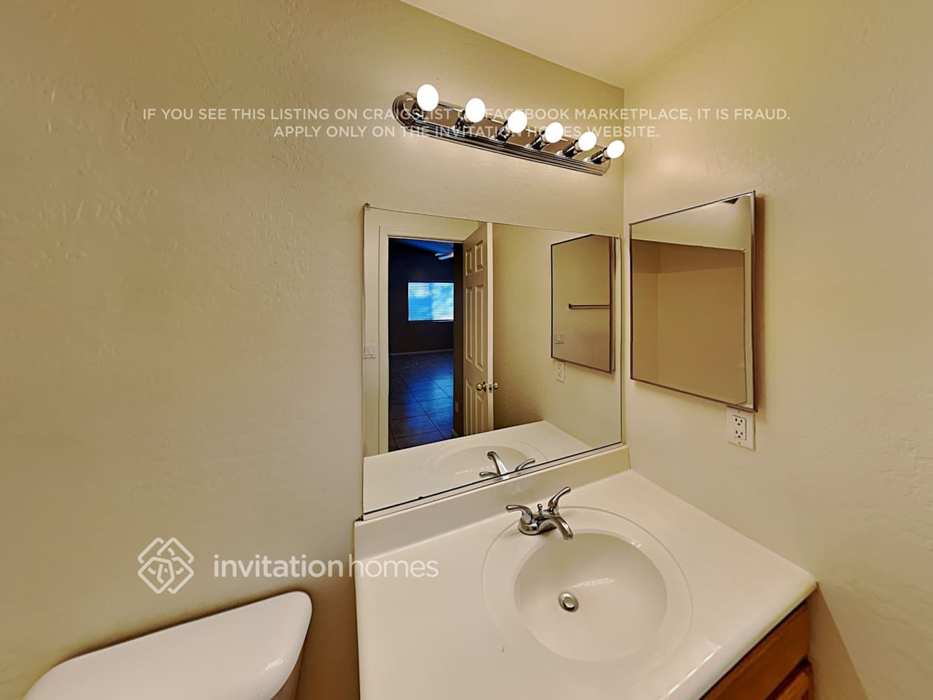 Building Photo - 3433 W La Salle St