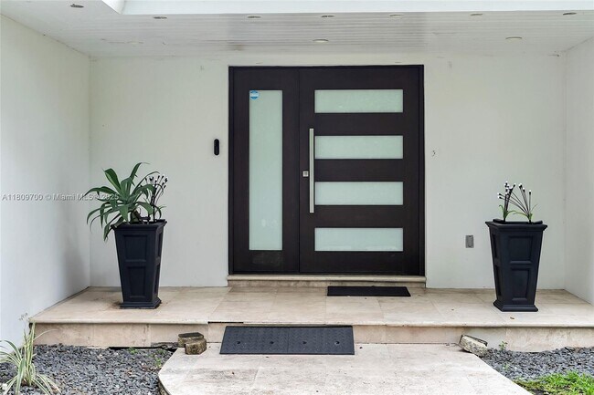 Building Photo - 415 Rovino Ave