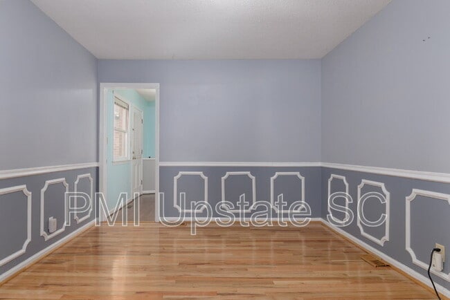 Building Photo - 103 Avondale Dr