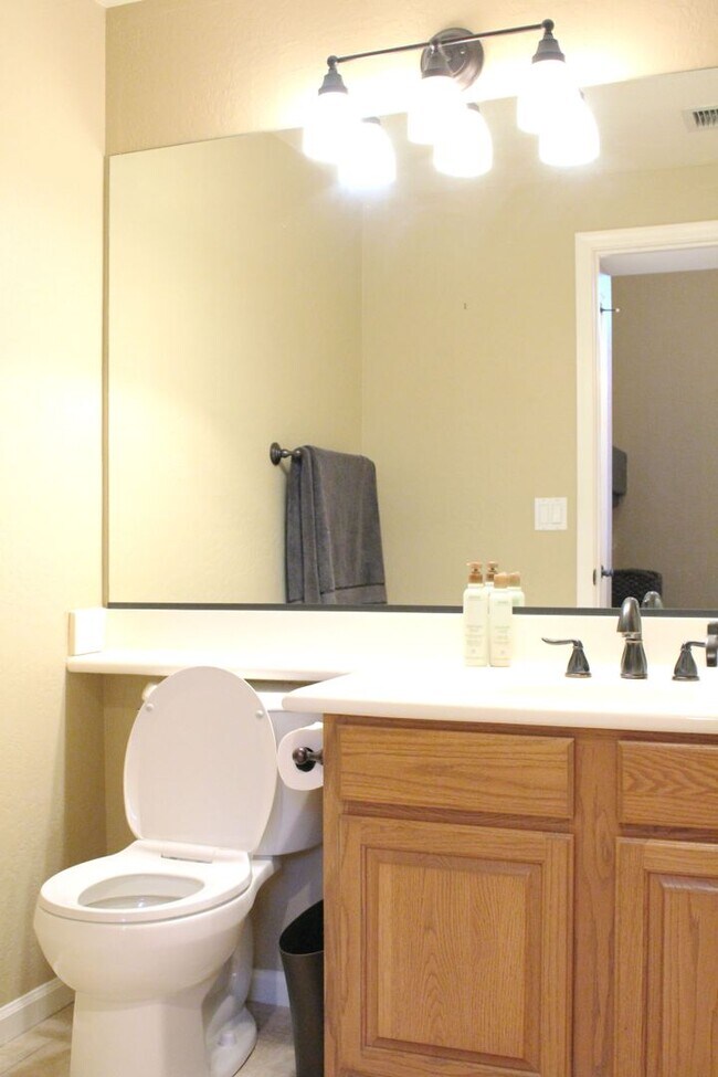 Building Photo - Mesa Gem with Pool for Rent!