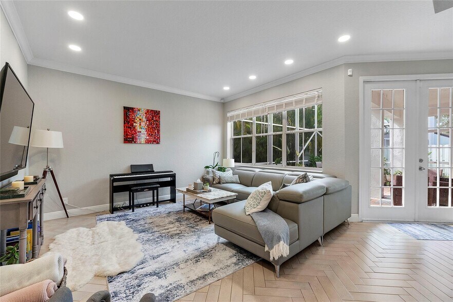 Building Photo - 604 Stanton Dr