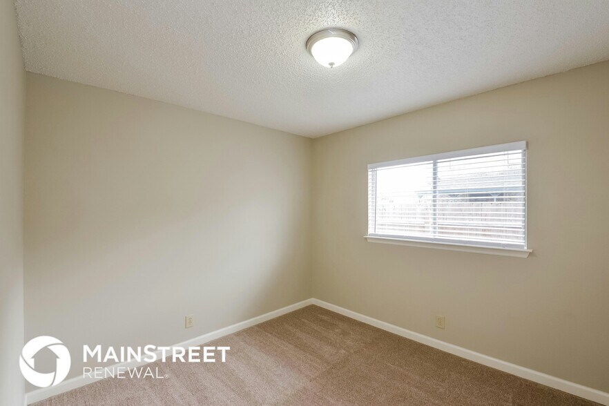 Building Photo - 8007 Manderly Pl