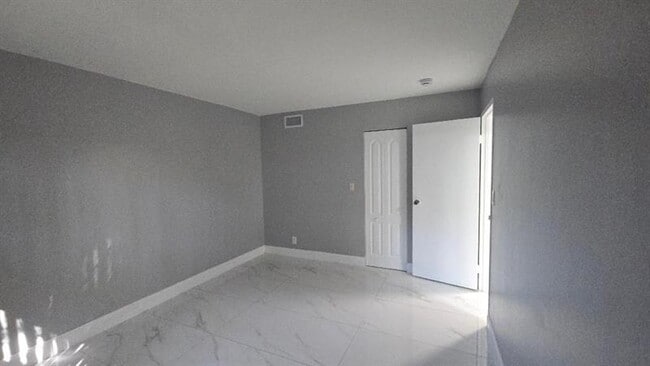 Building Photo - 3000 Riverside Dr