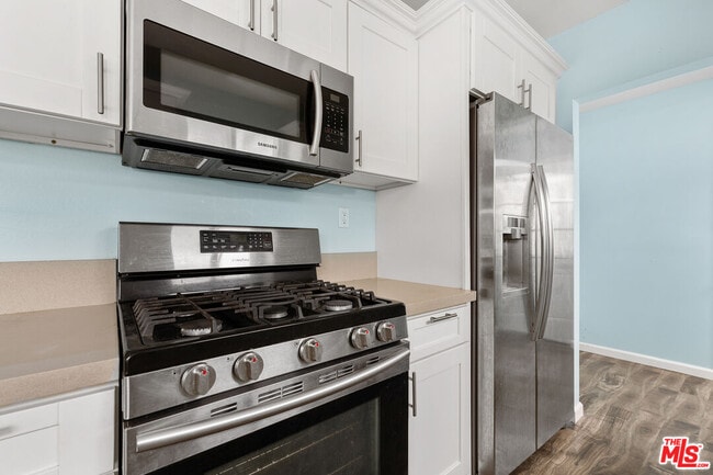 Building Photo - 2738 Cloverdale Ave