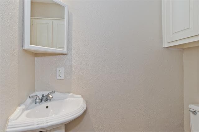 Building Photo - 7450 Holly Hill Dr