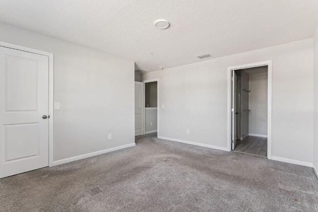 Building Photo - Stunning 3 bedroom, 2.5 bathroom townhome located in a highly desirable gated community