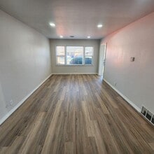 Building Photo - Newly Remodeled Home in The Village