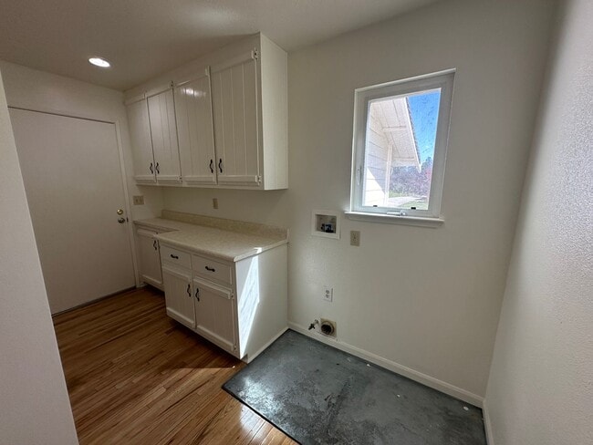 Building Photo - Gorgeous Multilevel 4 Bedroom 2.5 Bathroom Home on Acreage