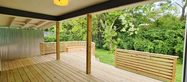 Building Photo - Adorable Red Bank Home!