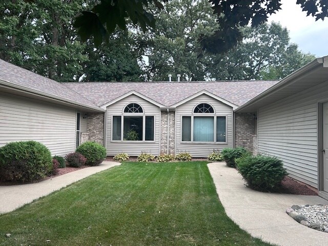 Courtyard - 817 Thelosen Dr