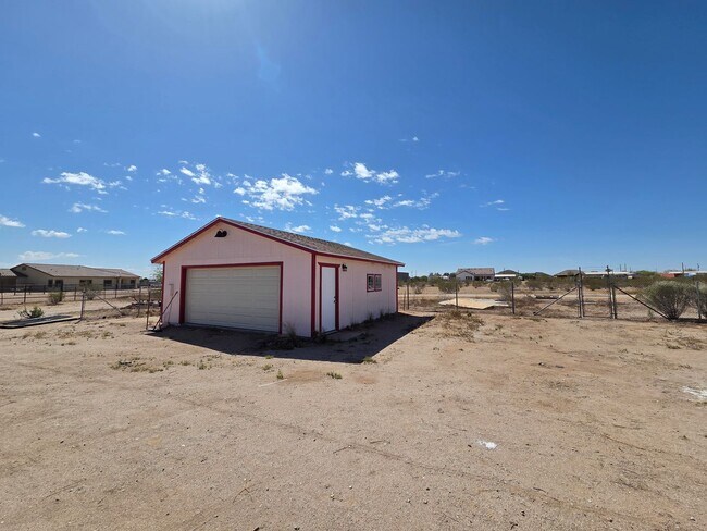 Building Photo - Queen Creek 3 bed / 2 bath on just under 5 Acres! No HOA!