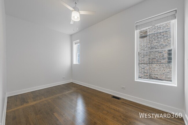 Building Photo - 946 N Drake Ave