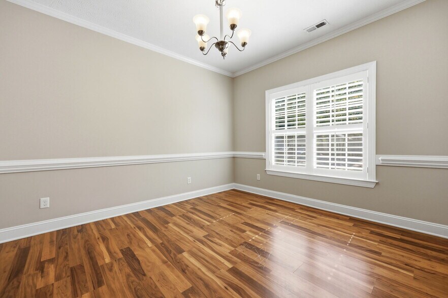 Building Photo - 768 Riverbirch Dr