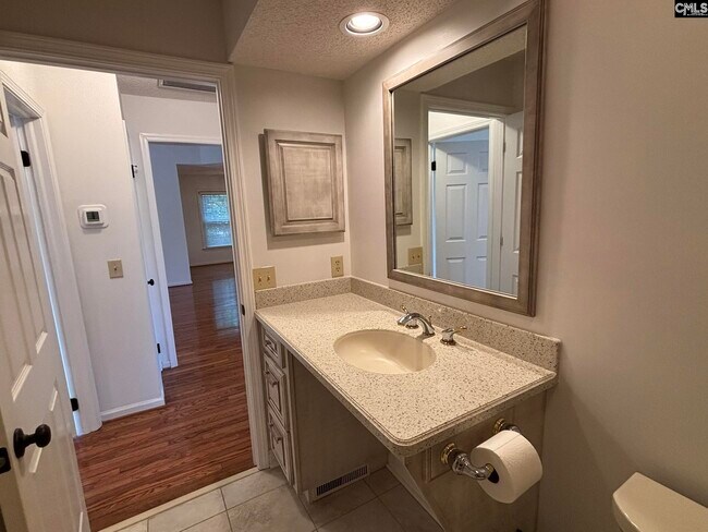 Building Photo - 221 Timberlake Dr