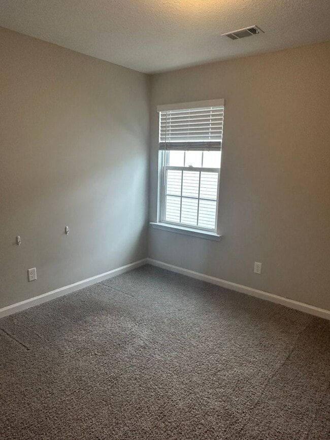 Building Photo - For Rent: Half Off Full First Month Rent