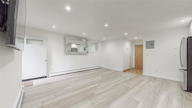Building Photo - 56-25 Remsen Pl