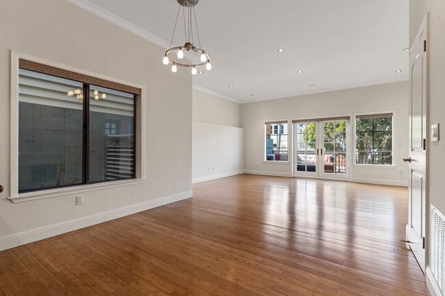 Building Photo - 2 Bed, 2 Bath, 2 Car Parking - Stunning Co...
