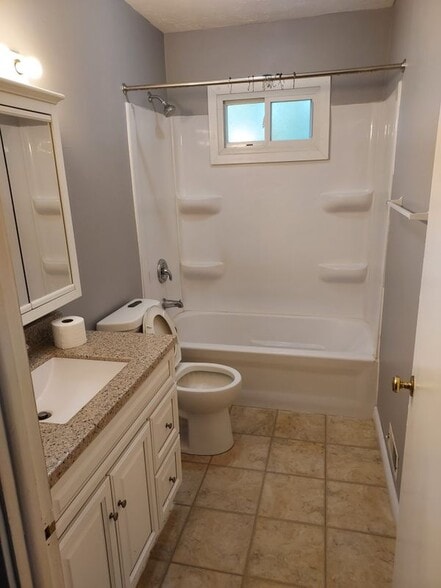 Building Photo - 267 Sunset Dr