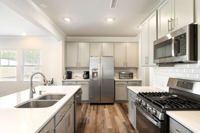 Building Photo - Bright, Spacious 3BR/2.5BA Home – Move-In Ready with Loft & Open Floor Plan