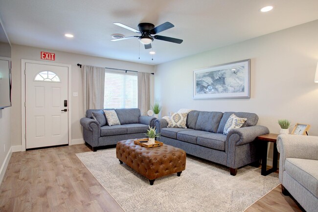 Building Photo - 5709 Walraven Cir