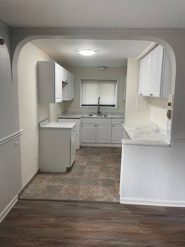 Building Photo - 109 S Elmwood Ave