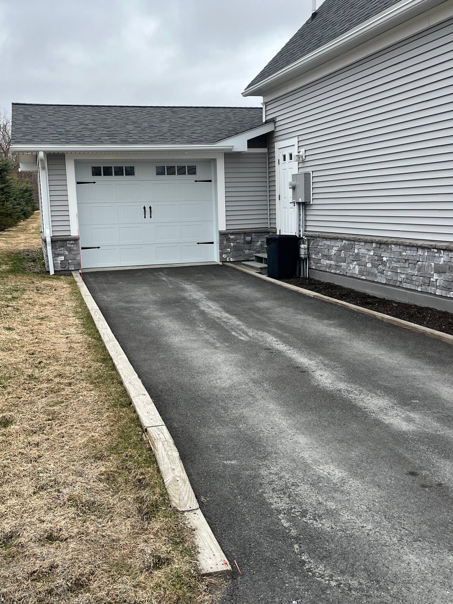 Building Photo - 456 Main St