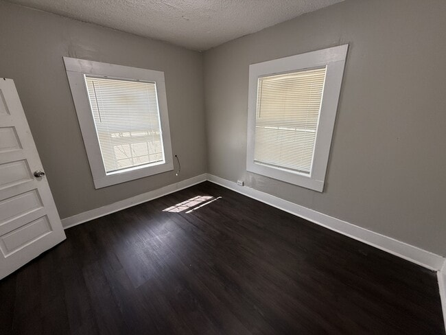 Building Photo - 728 N Holmes St