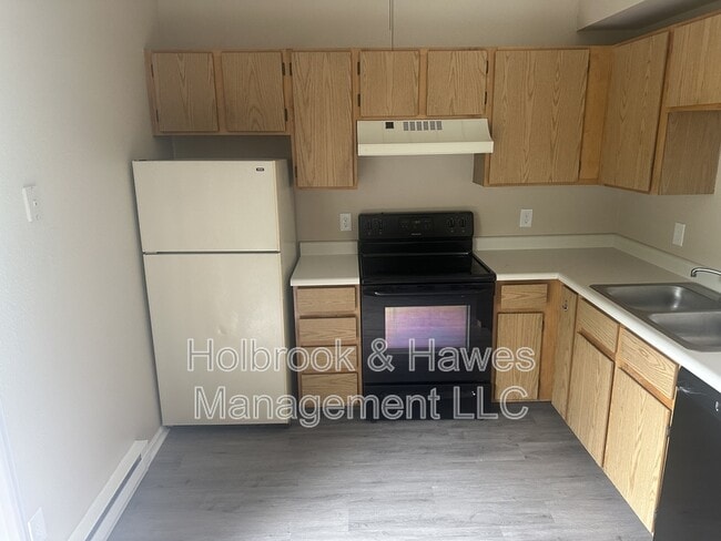 Building Photo - 4531 Boardwalk Dr