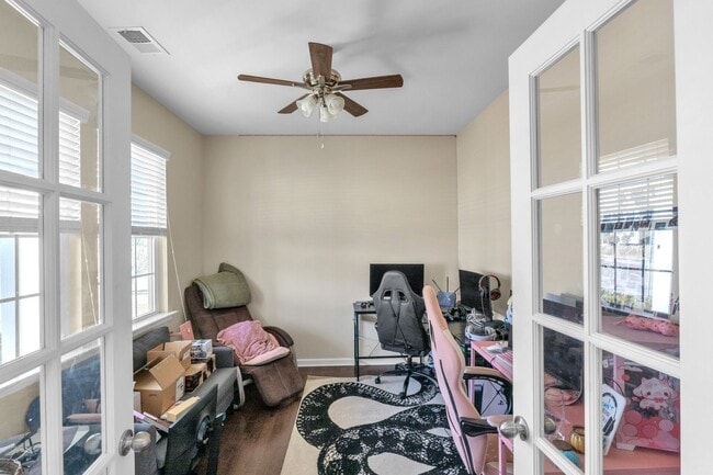 Building Photo - Large fenced yard corner lot - 4 Bedroom home in Moss Grove Plantation