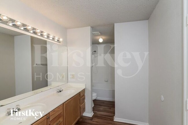 Building Photo - 2652 Westover View