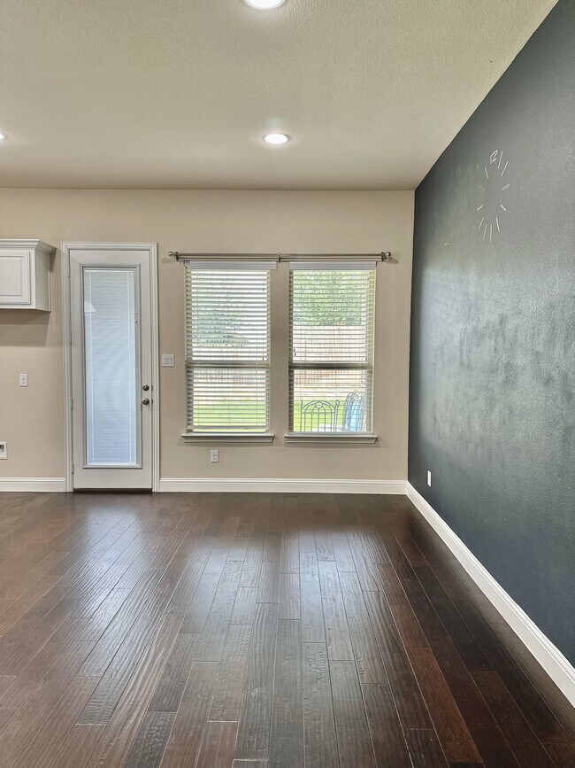 Building Photo - 15456 Bluffdale Dr