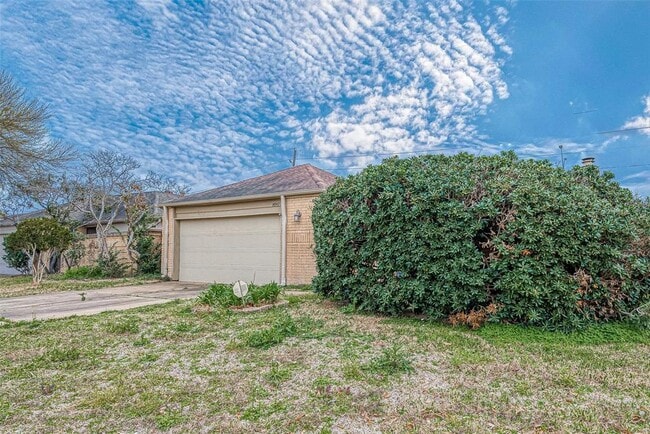 Building Photo - 14947 Heritage Wood Dr