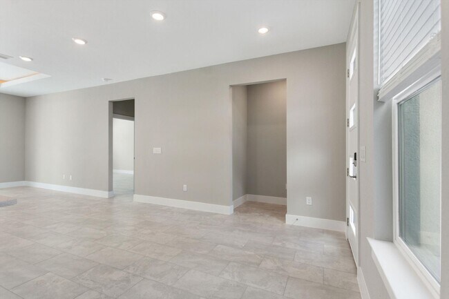 Building Photo - Deposit-Free! Get $1,000 OFF your first mo...