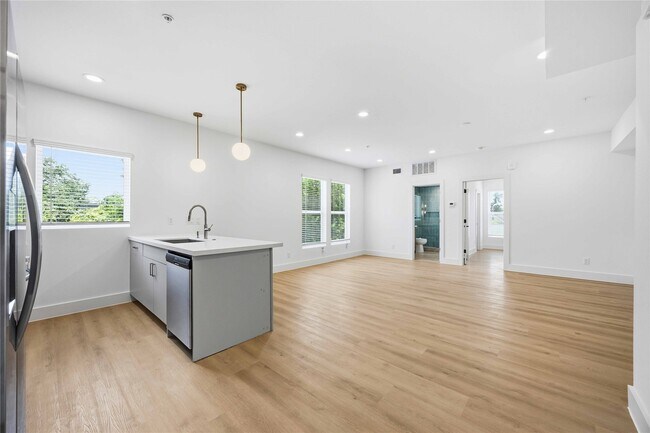 Building Photo - 5408 San Jose St