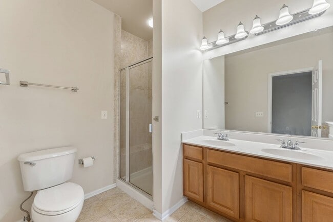 Building Photo - Commuter's Dream! Stylish 3-Bedroom Condo ...