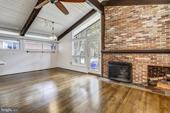 Building Photo - 5511 Huntington Pkwy