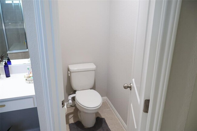 Building Photo - 11500 Maple Leaf Way