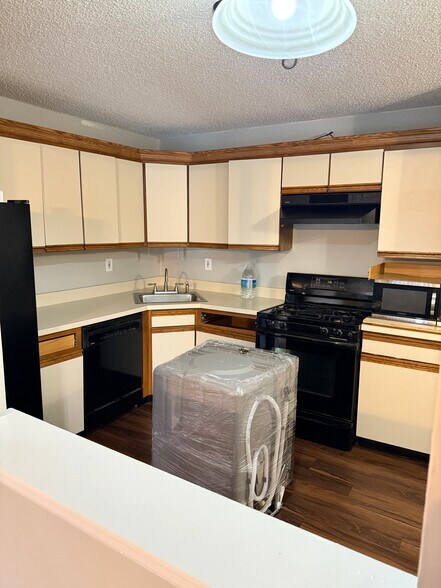 Building Photo - 32 Holly Ct