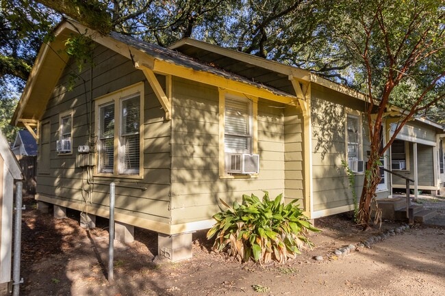 Building Photo - 104 S Beauregard St