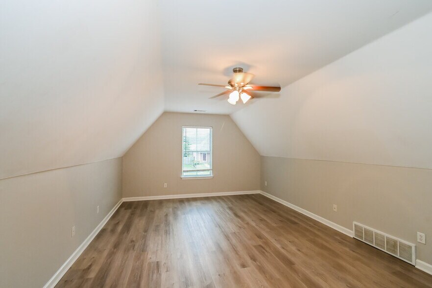 Building Photo - 50 Hidden Garden Dr