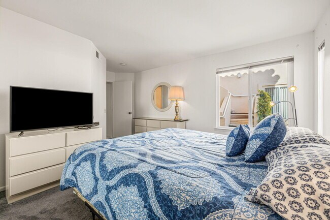 Building Photo - 78121 Crimson Ct