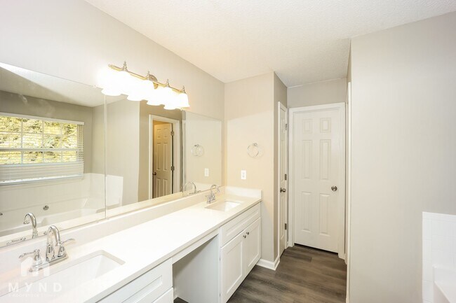 Building Photo - 11640 Registry Blvd