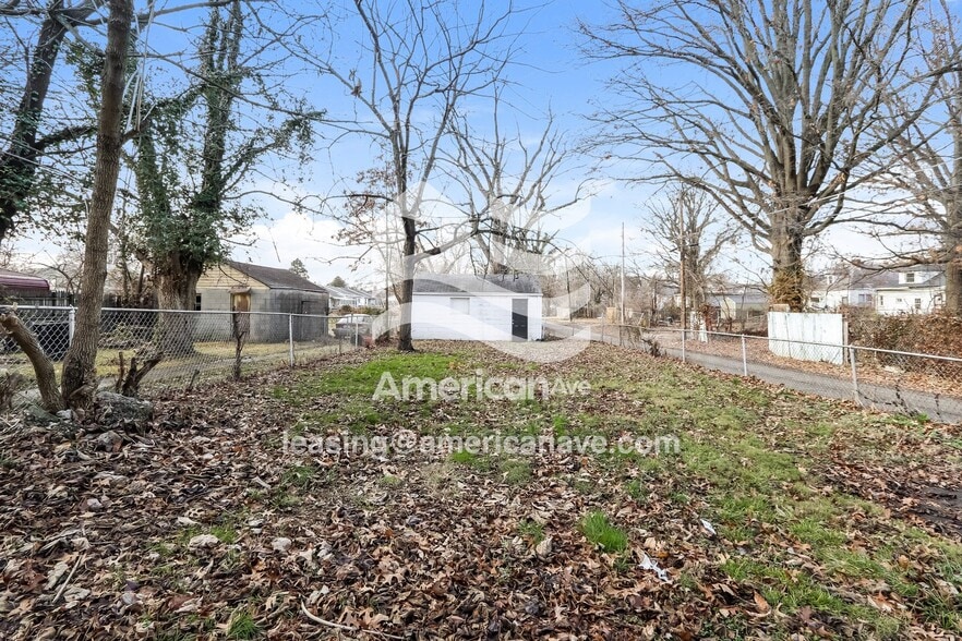 Building Photo - 1216 S 32nd St