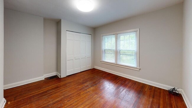 Building Photo - Beautiful 3 bedroom Clintonville home avai...