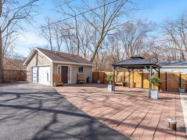 Building Photo - 608 Woodruff Ave