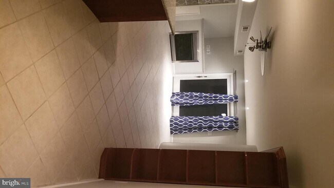 Building Photo - 10G Queen Elizabeth Ct