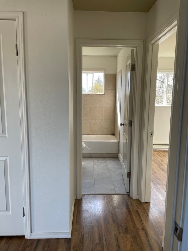 Building Photo - 1613 NE 81st Ave