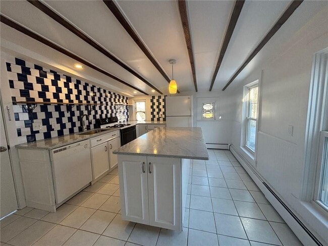 Building Photo - 712 Hope St